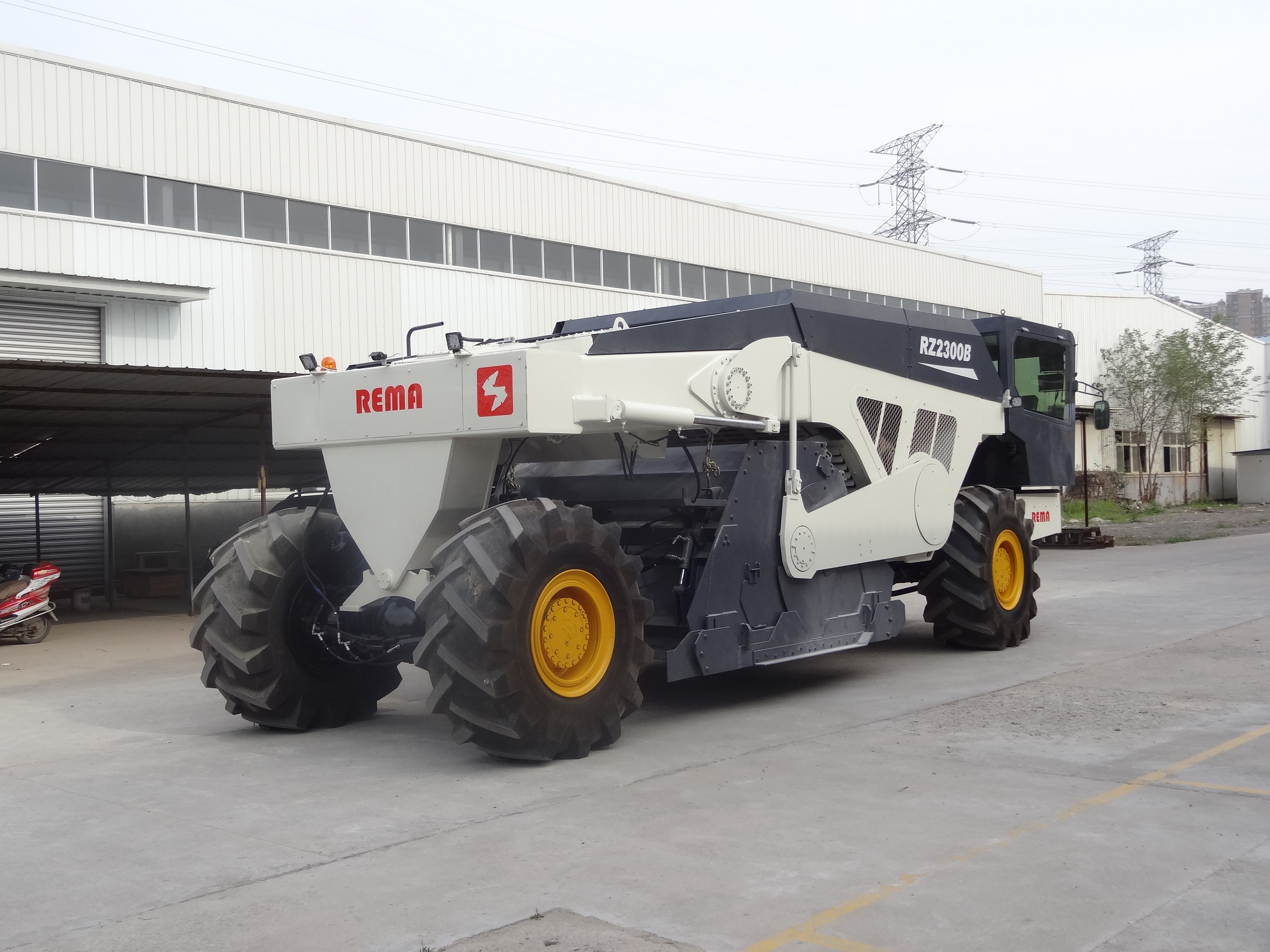 RZ2300B，邯鄲水穩(wěn)路基冷再生施工